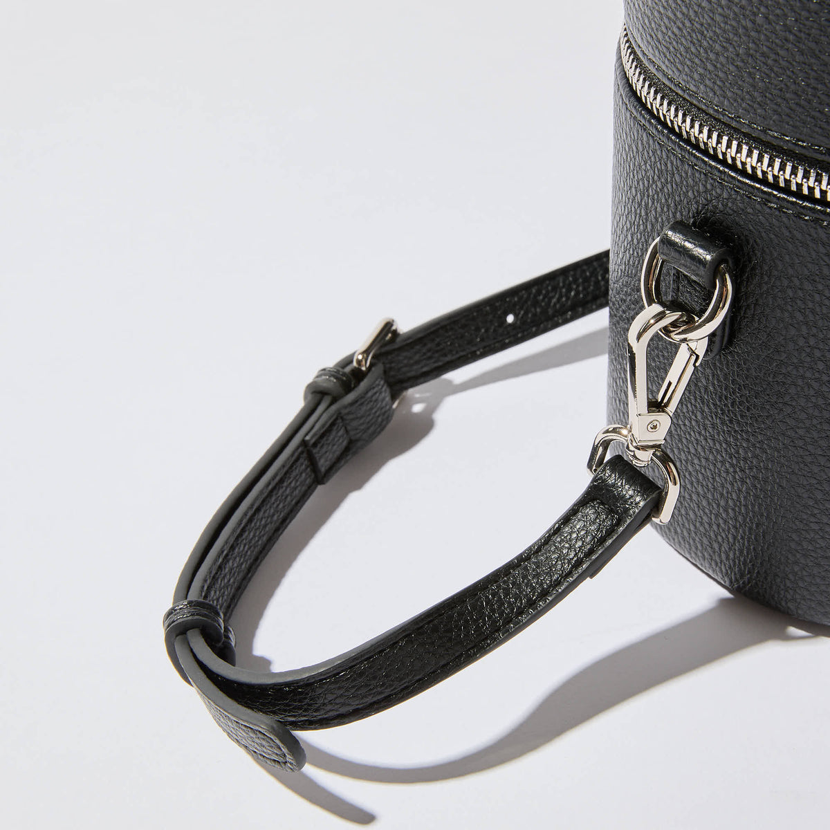 Cherloi Oval Toiletry Case
